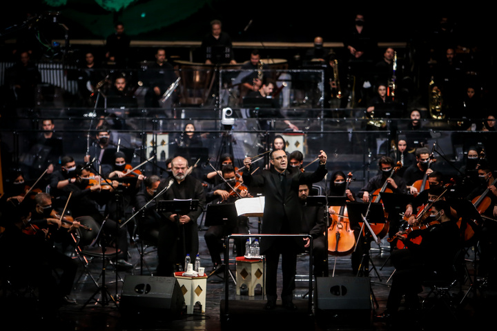 گزارش تصویری شهرقشنگ آنلاین از اجرای کنسرت نمایش عاشورایی علمدار 