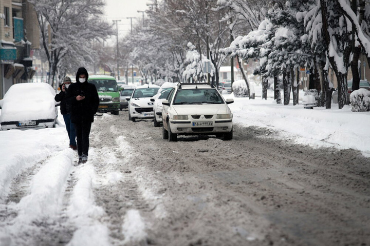 ببینید | بارش برف تهران را قفل کرد
