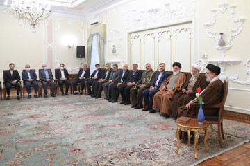 آیت‌الله رئیسی: سال ۱۴۰۲ سال تداوم تلاش مضاعف و شبانه‌روزی دولت برای خدمتگزاری است