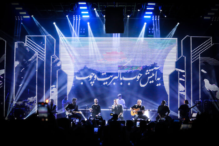 همخوانی هواداران در آخرین کنسرت نوروزی طلیسچی در تهران