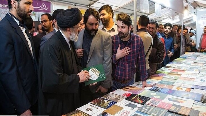 رئیس‌جمهور از نمایشگاه کتاب بازدید کرد