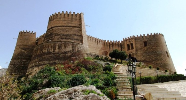 مابقی حریم قلعه فلک‌الافلاک به میراث واگذار می‌شود